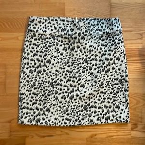 Loft mini skirt in cheetah print. Size 6